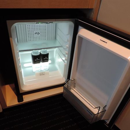 Hotel New Otani Osaka Ngoại thất bức ảnh A mini-refrigerator in a hotel room
