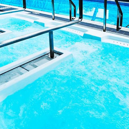 Hotel New Otani Osaka Ngoại thất bức ảnh A swimming pool