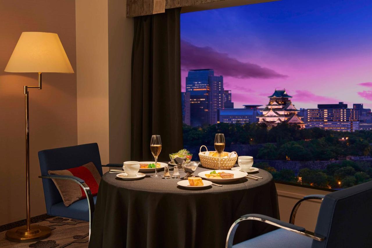 Hotel New Otani Osaka Ngoại thất bức ảnh A view of the Osaka Castle from a suite at the hotel