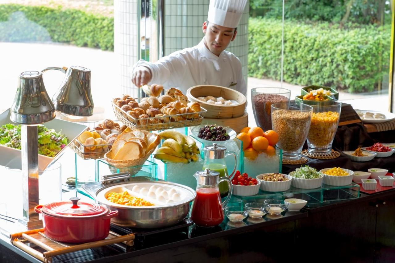 Hotel New Otani Osaka Ngoại thất bức ảnh A breakfast buffet at a hotel
