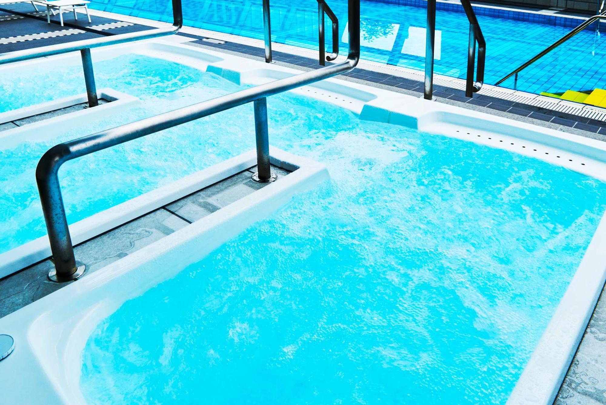 Hotel New Otani Osaka Ngoại thất bức ảnh A swimming pool